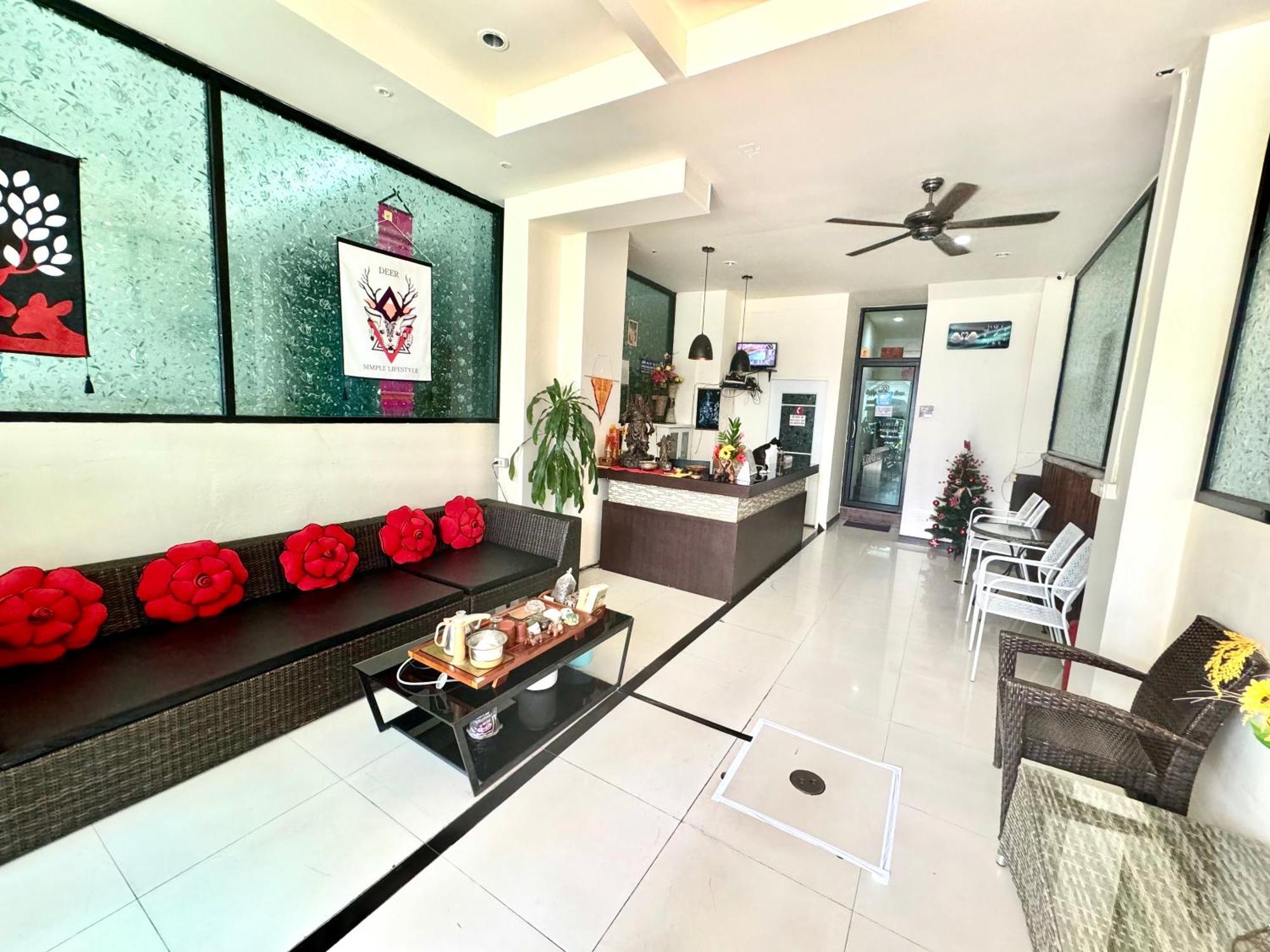 Happy 99 Guest House Patong Екстериор снимка