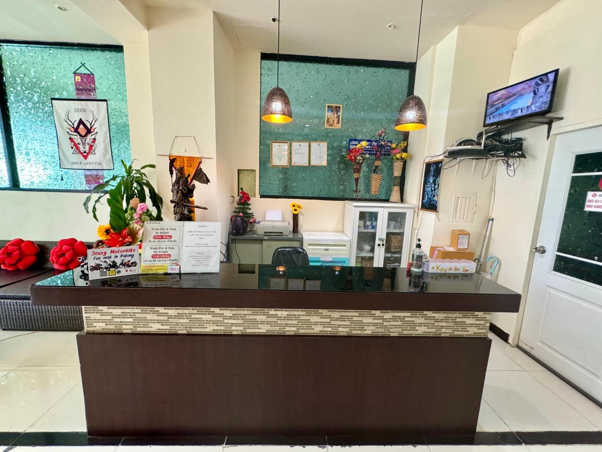 Happy 99 Guest House Patong Екстериор снимка