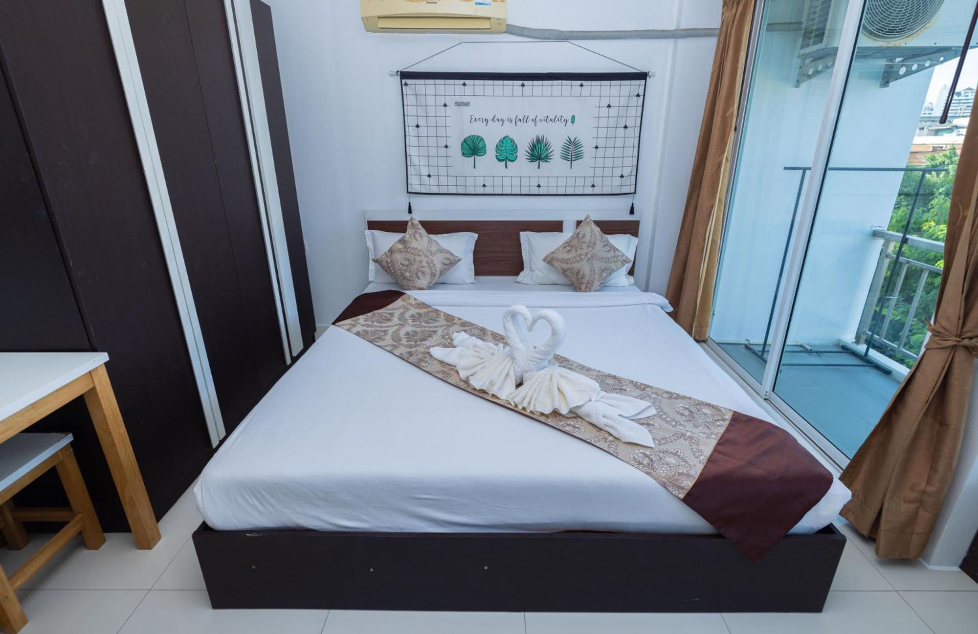 Happy 99 Guest House Patong Екстериор снимка