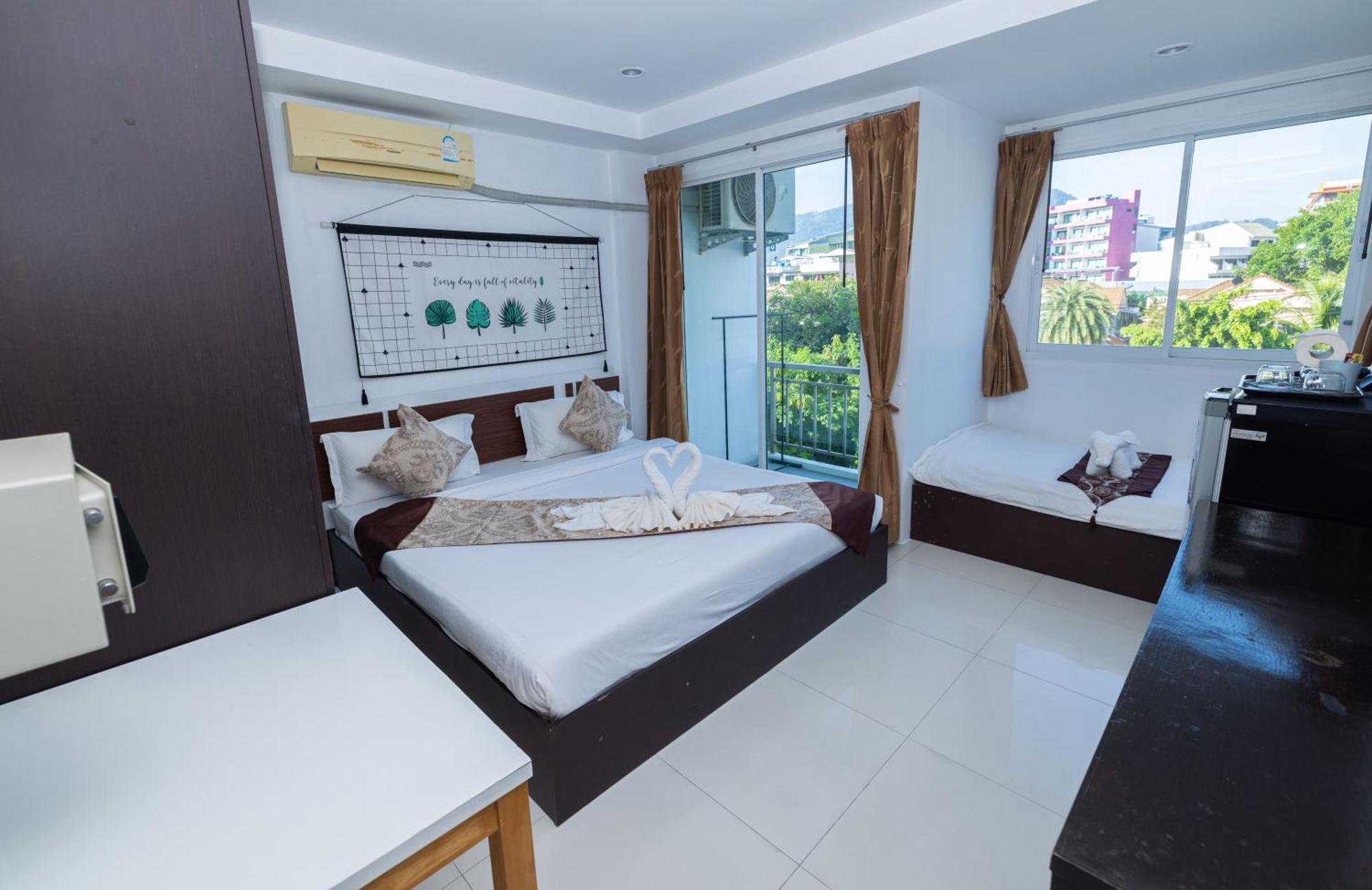 Happy 99 Guest House Patong Екстериор снимка