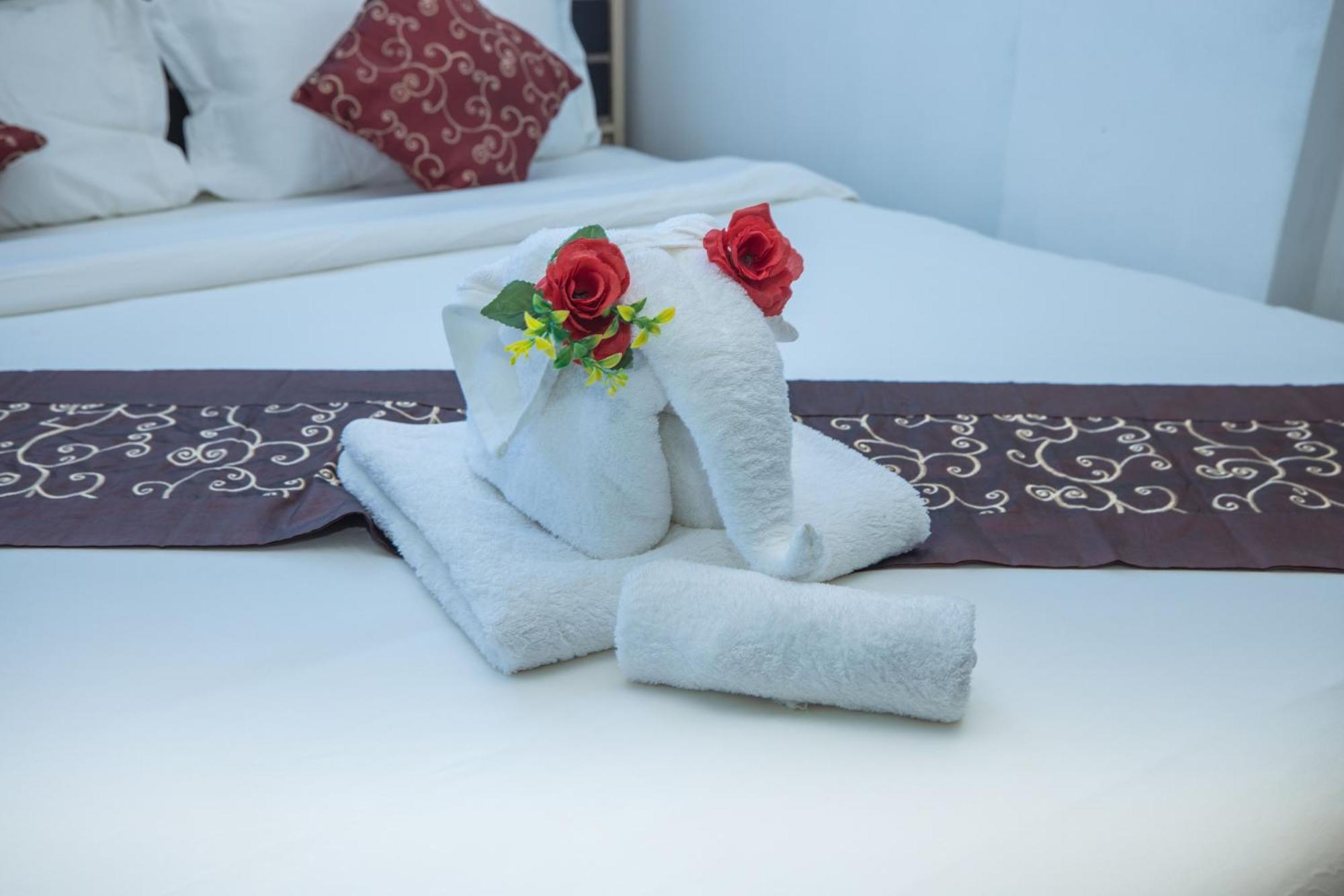 Happy 99 Guest House Patong Екстериор снимка