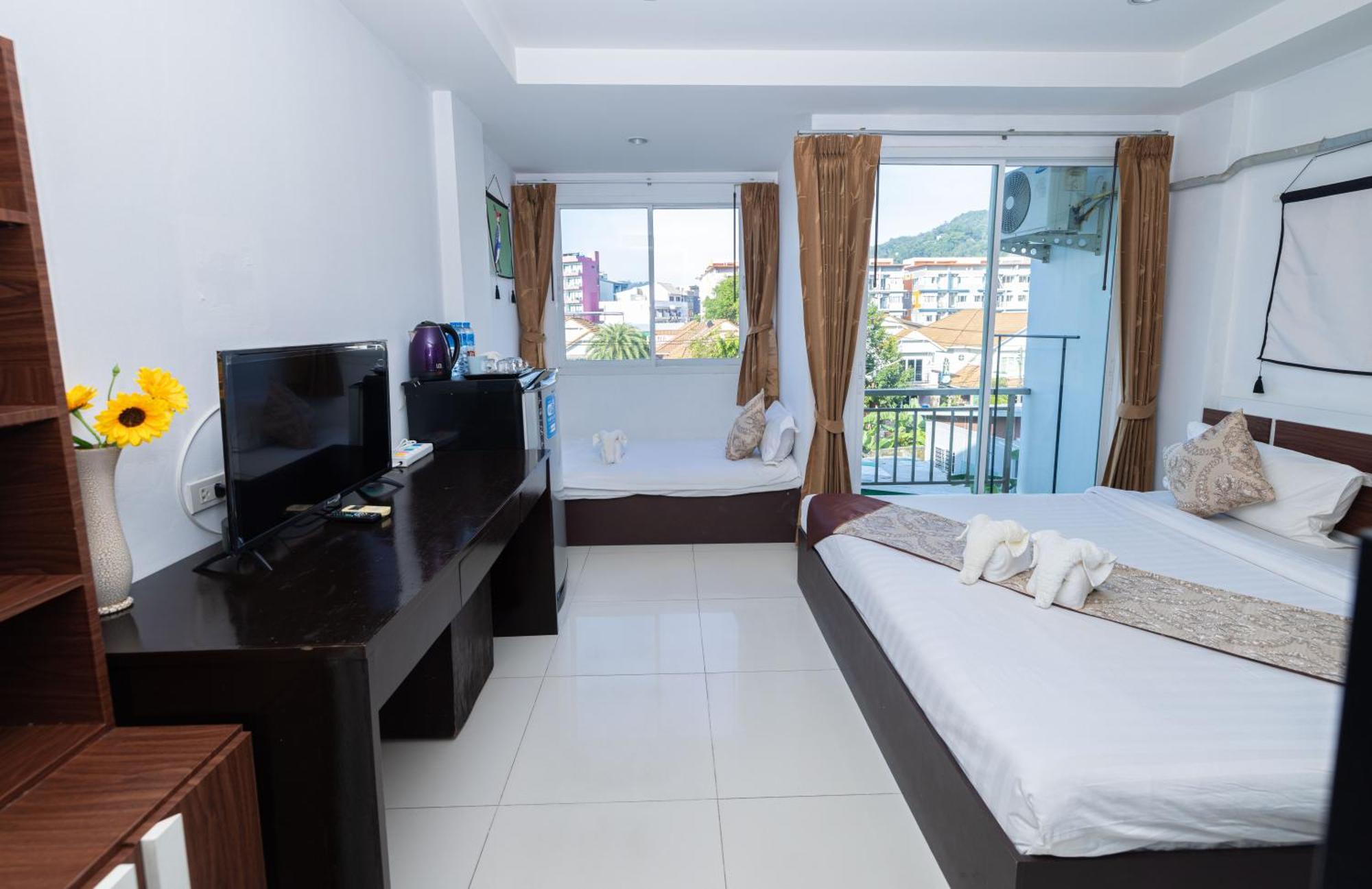 Happy 99 Guest House Patong Екстериор снимка