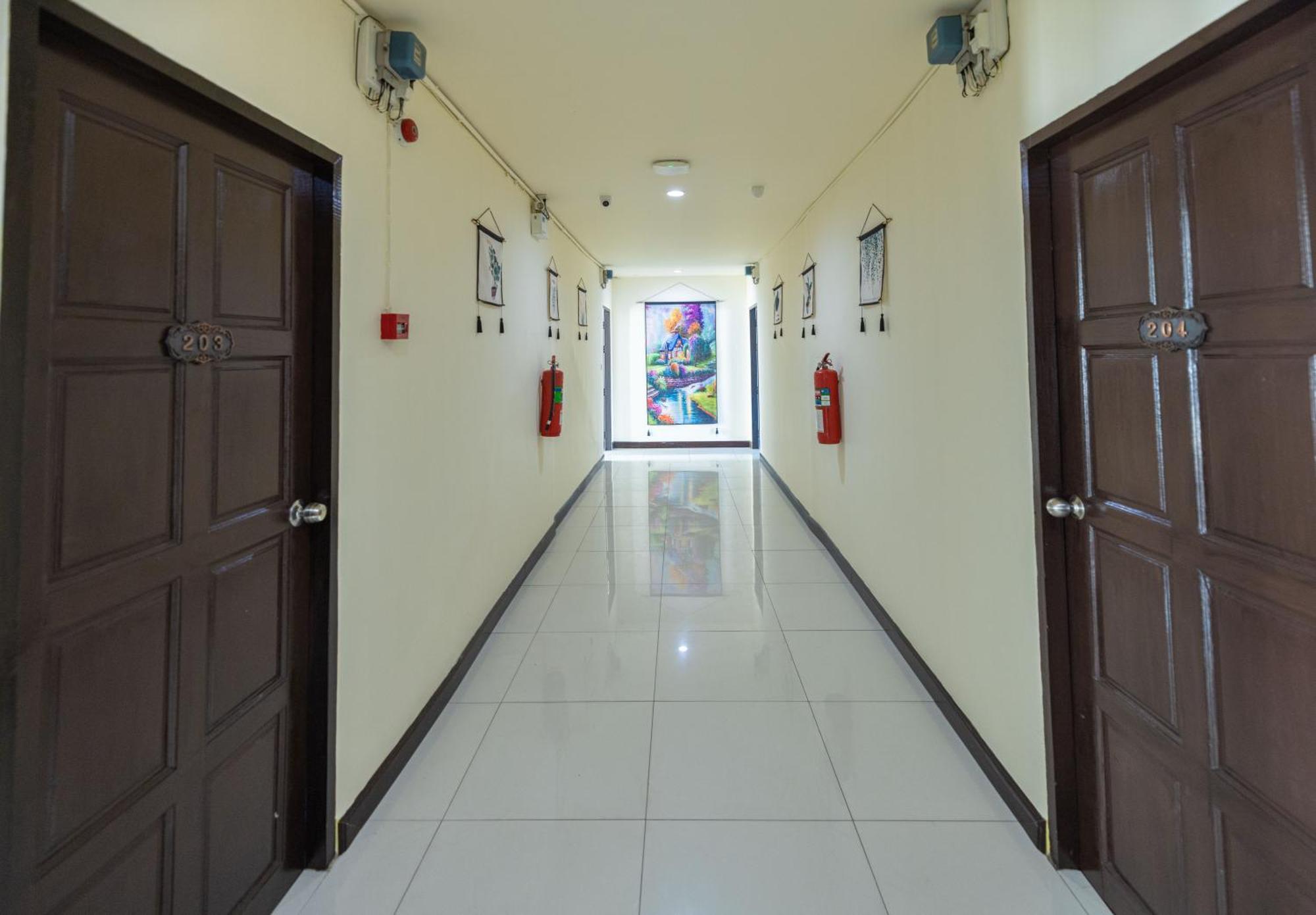 Happy 99 Guest House Patong Екстериор снимка