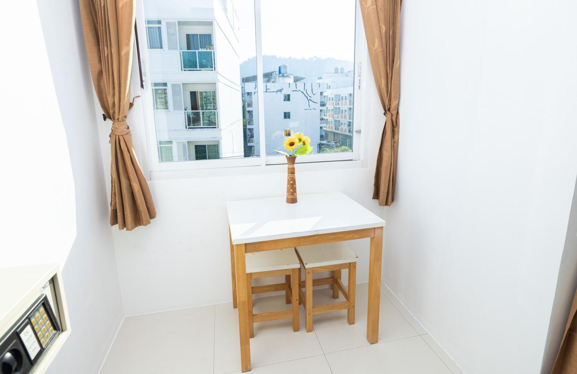 Happy 99 Guest House Patong Екстериор снимка