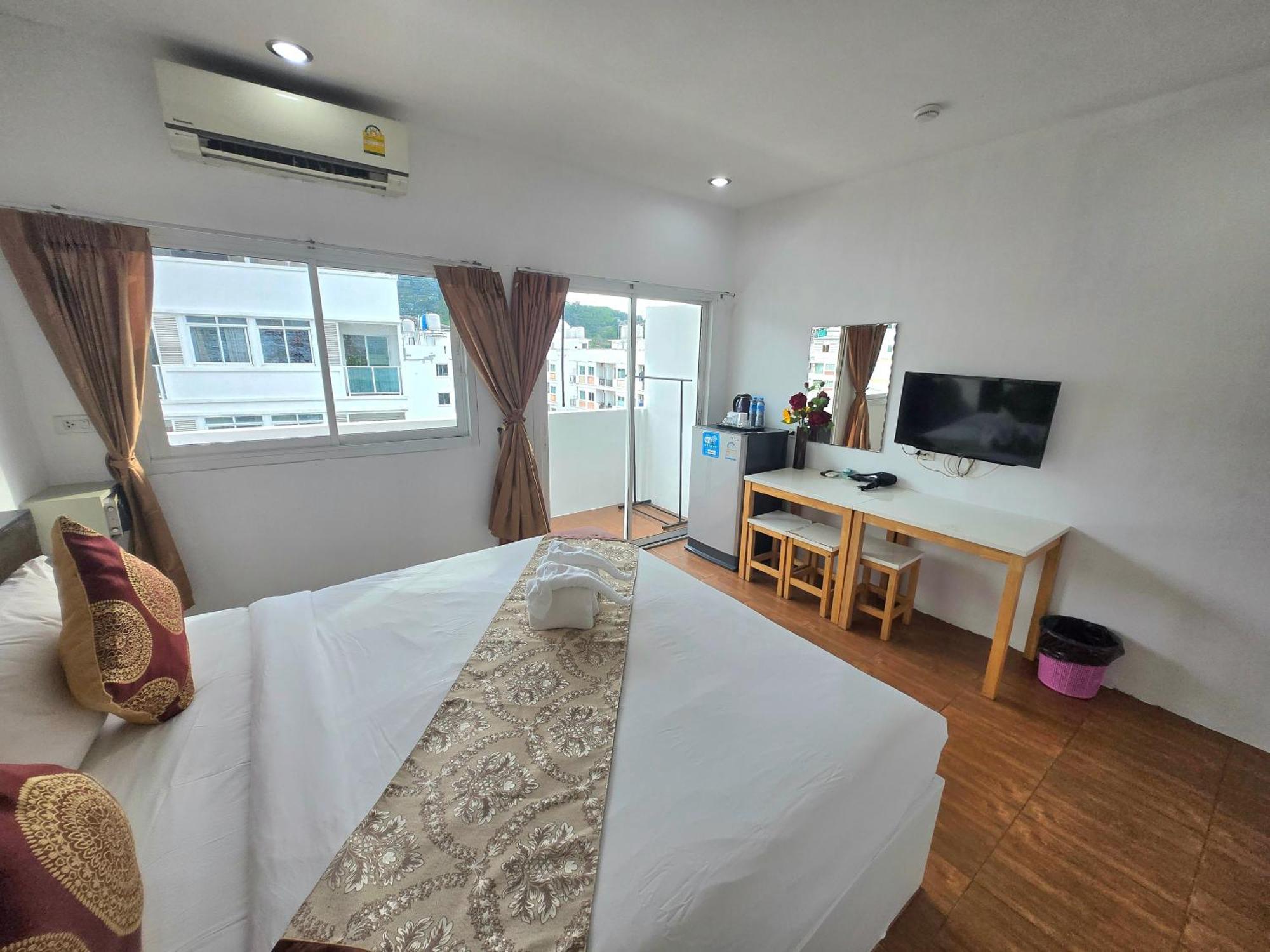 Happy 99 Guest House Patong Екстериор снимка