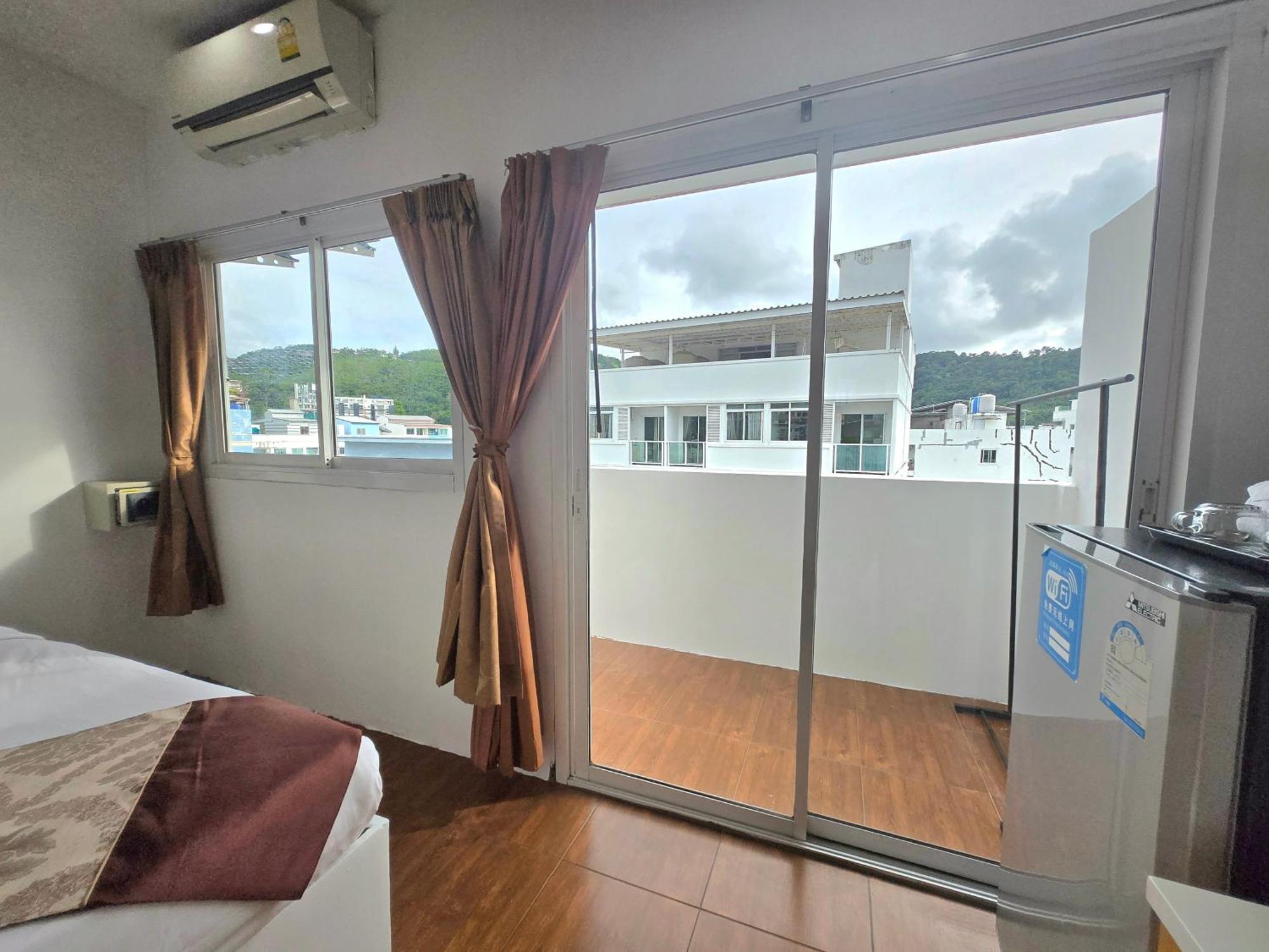 Happy 99 Guest House Patong Екстериор снимка