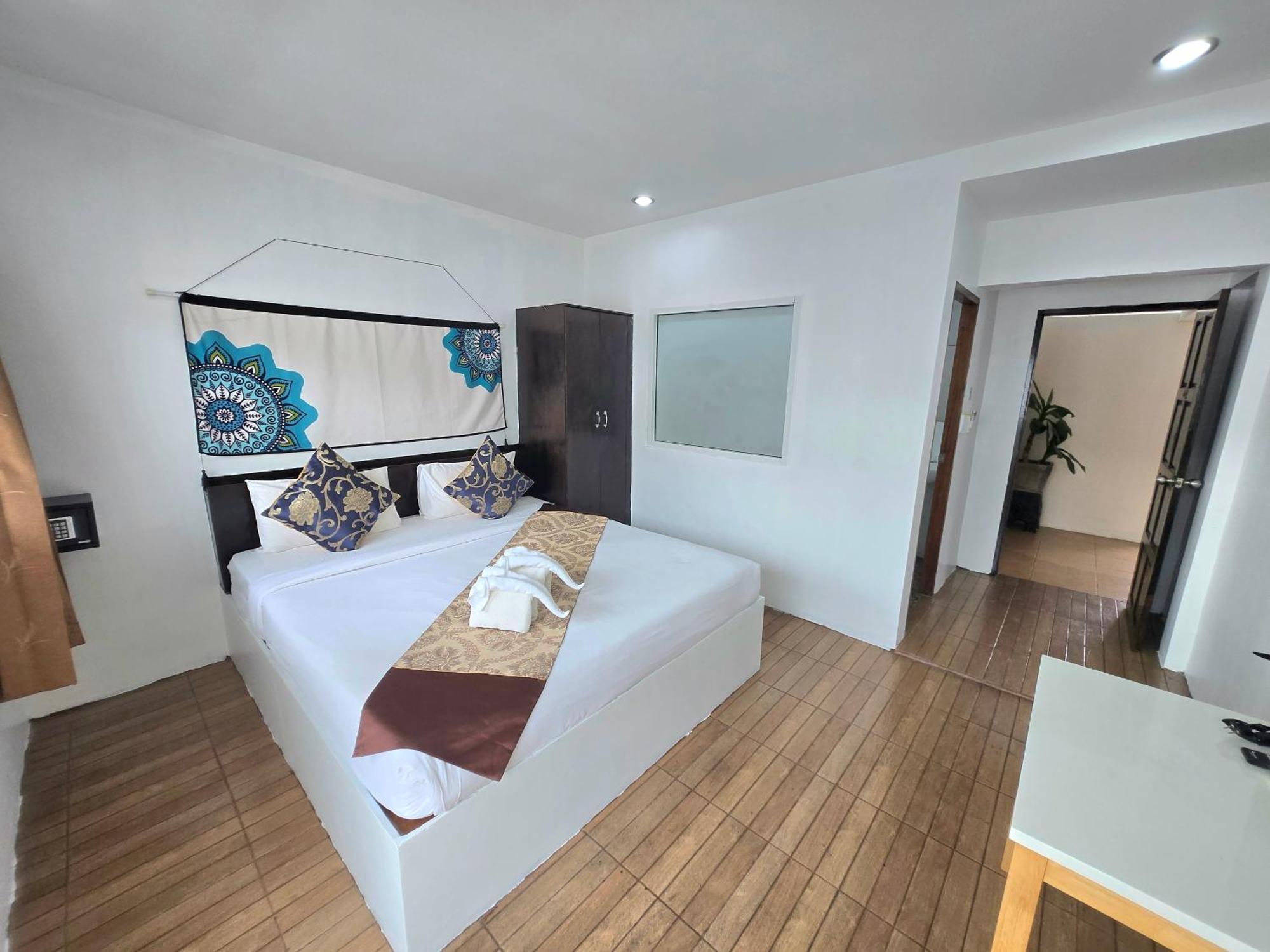 Happy 99 Guest House Patong Екстериор снимка