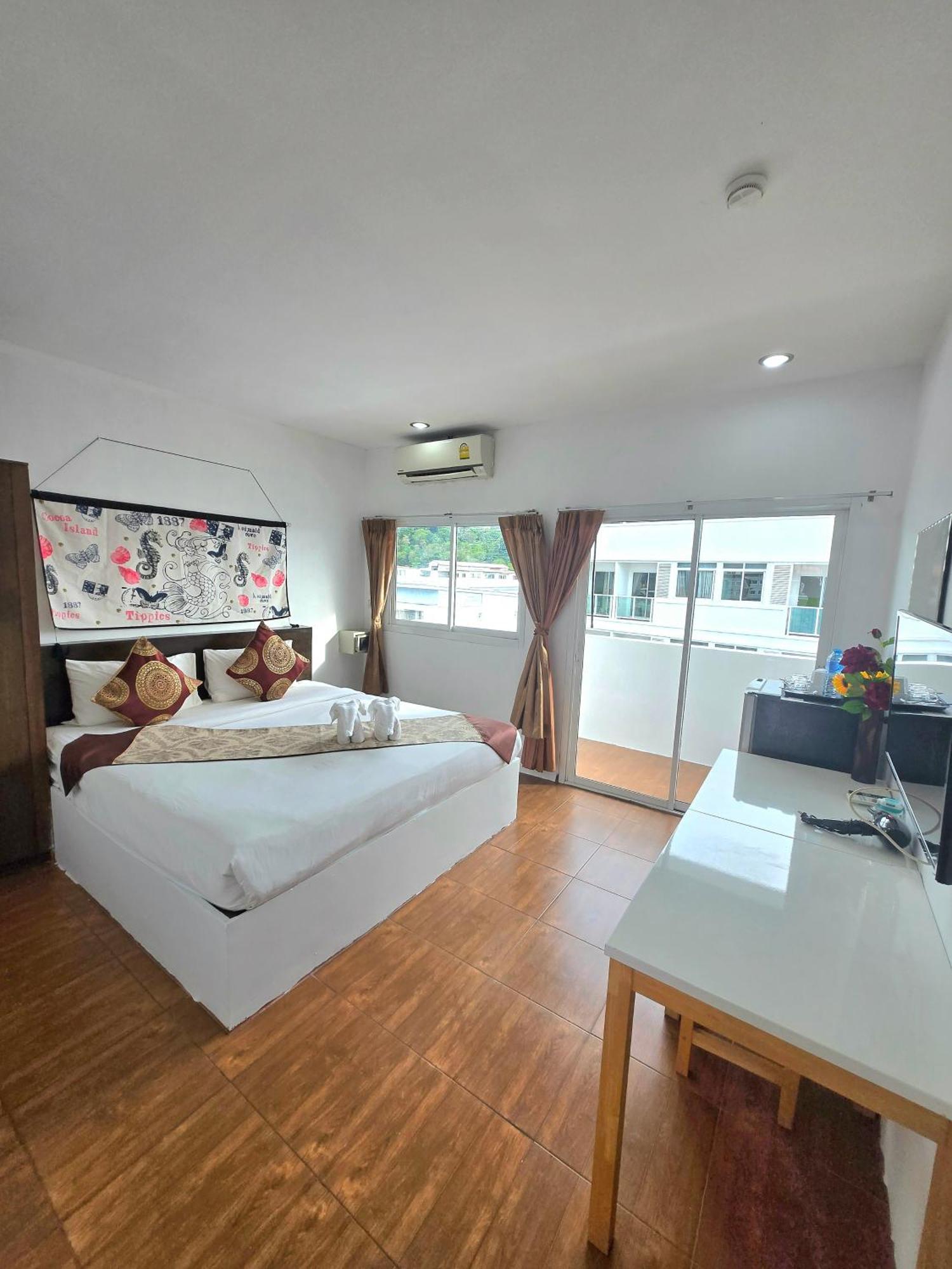 Happy 99 Guest House Patong Екстериор снимка
