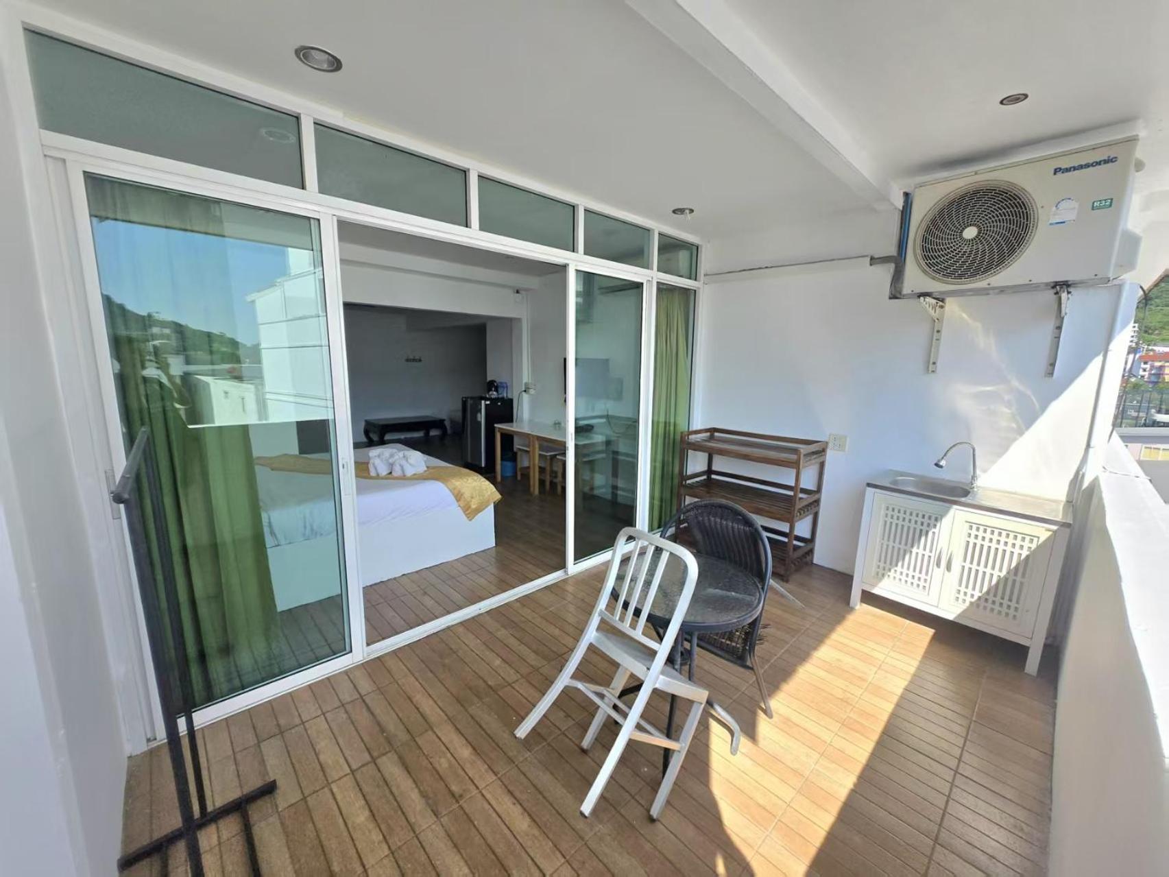 Happy 99 Guest House Patong Екстериор снимка