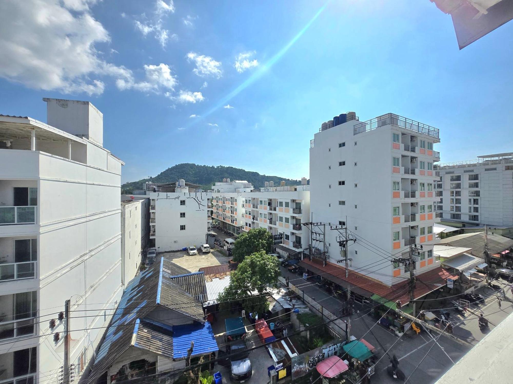 Happy 99 Guest House Patong Екстериор снимка