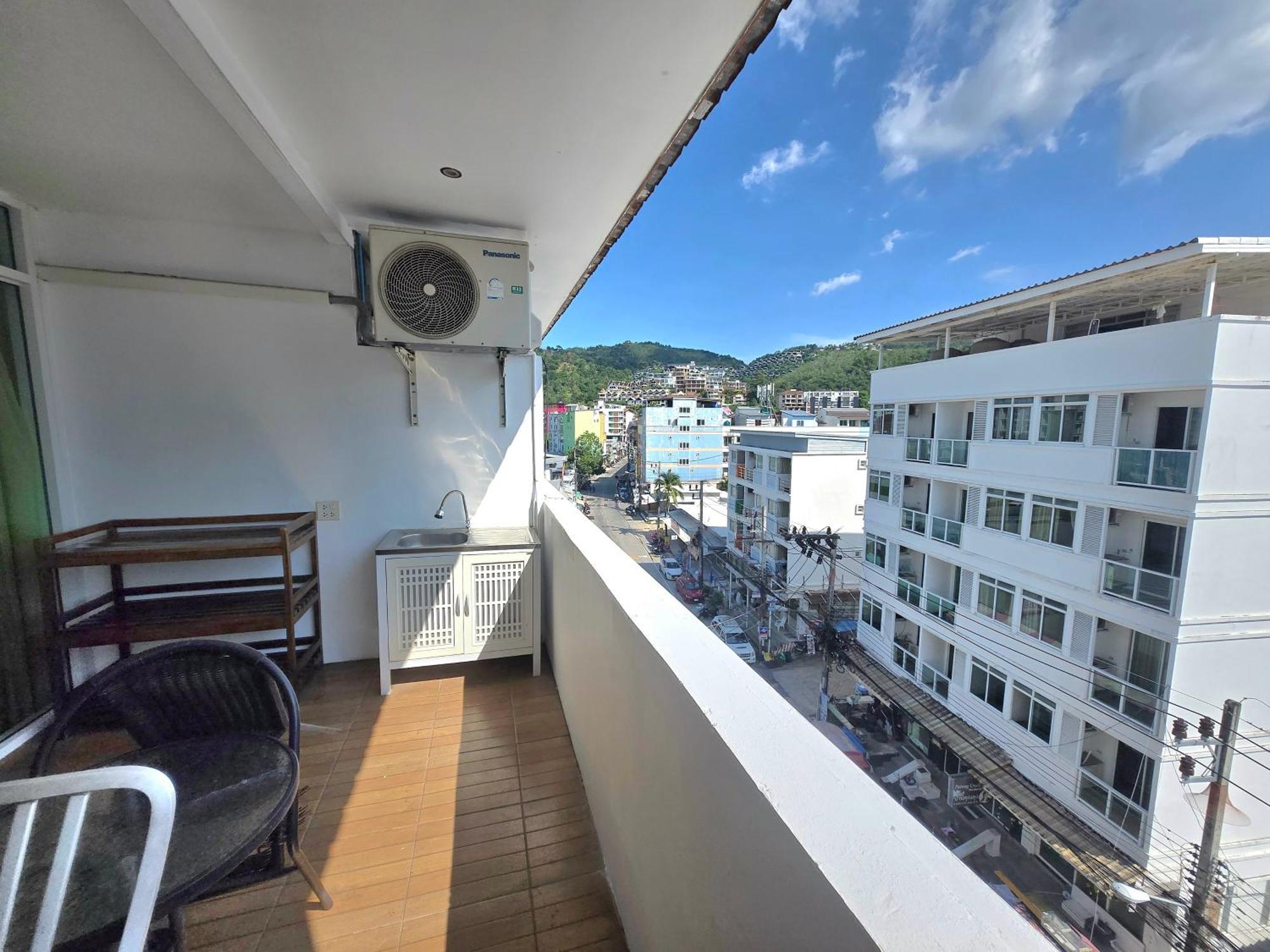Happy 99 Guest House Patong Екстериор снимка
