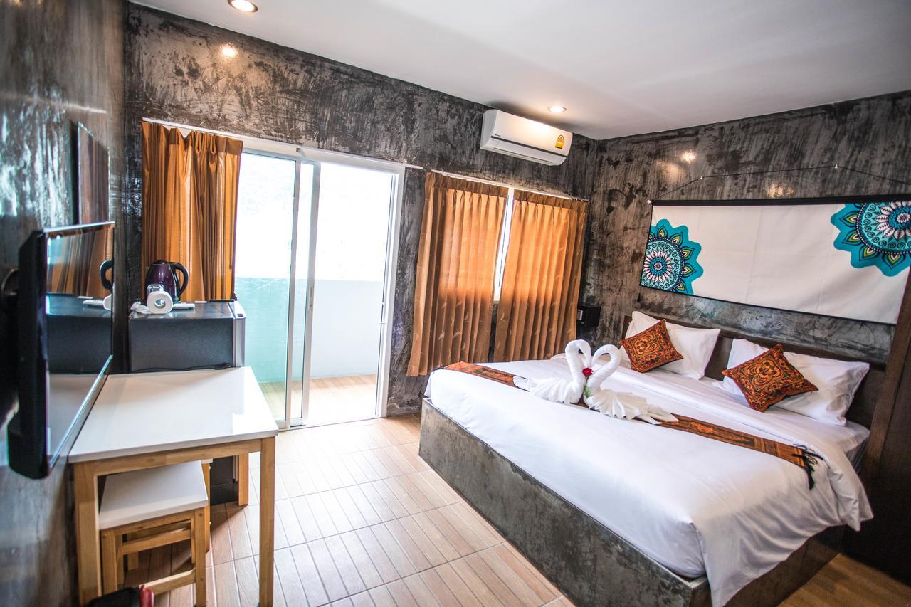 Happy 99 Guest House Patong Екстериор снимка