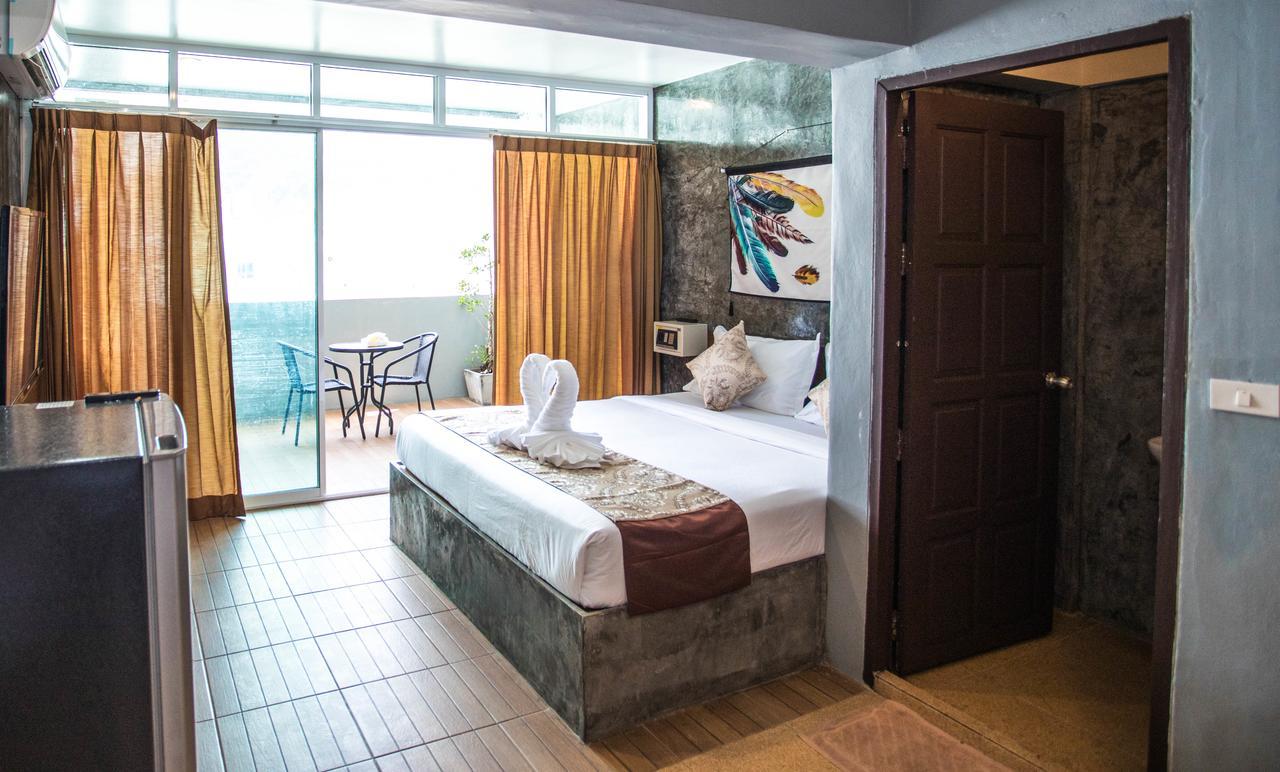 Happy 99 Guest House Patong Екстериор снимка
