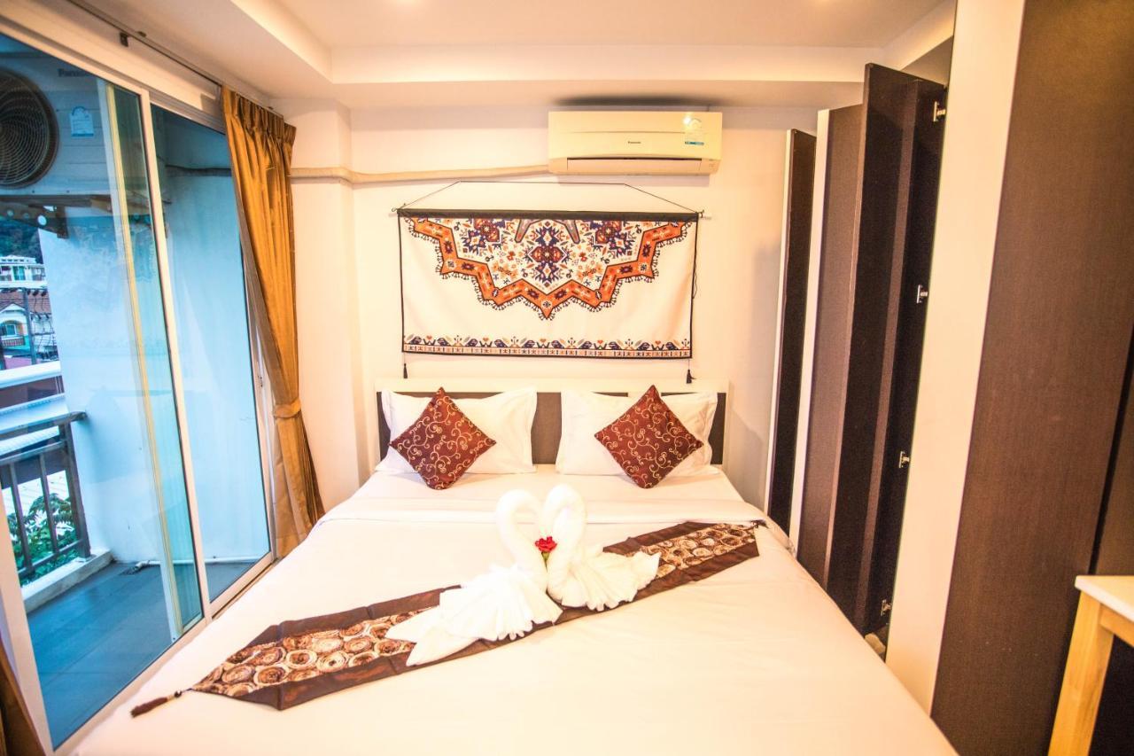 Happy 99 Guest House Patong Екстериор снимка